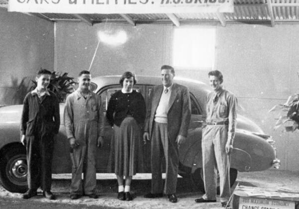 10first-holden Griggs-garage 1948 Rgb-72lpi