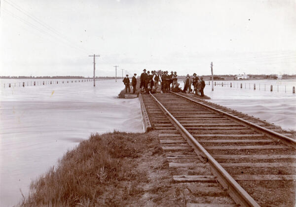 5mdhs-railway-flood-august-1909 Rgb-72lpi