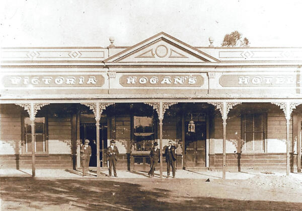 7hogans-victoria-hotel-c1908 Rgb-300lpi