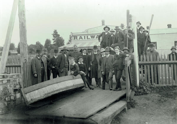 9railway-and-hotel 1909-floods Rgb-300lpi